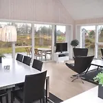 בית נופש Three-bedroom In