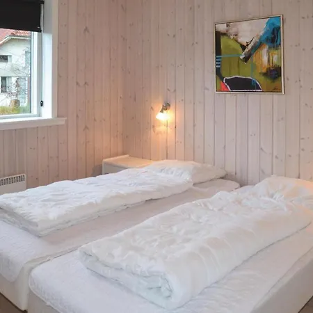 3 Bedroom Awesome In بيت للعطل