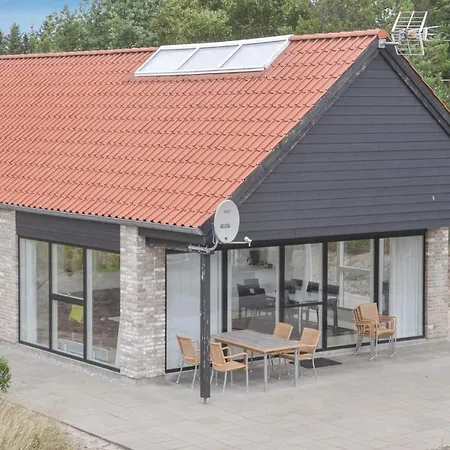 3 Bedroom Awesome In Holiday home *